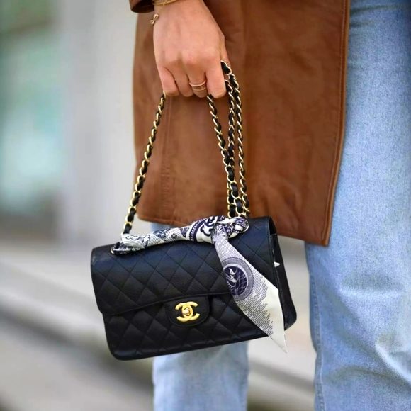 Pack of 2 Fashion Bandanas for Hair/Scarf/Top/Bag Accessorizing in Black and Red - Picture 9 of 10